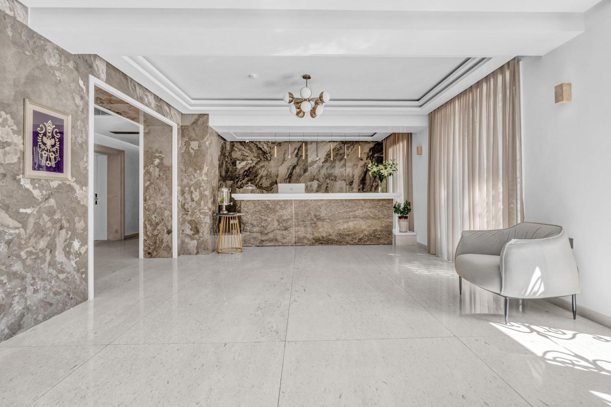 Hotel Plaza 베라트 외부 사진